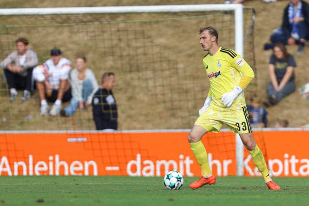 Torwart Toni Stahl (MSV Duisburg) in Aktion, am Ball, Einzelaktion waehrend des Testspiels zwischen MSV Duisburg und K Beerschot VA, PCC-Stadion am 22. July 2026 in Duisburg, Deutschland. (Foto von Oliver Kaelke DeFodi Images) +++ Torwart Toni Stahl (MSV Duisburg) controls the ball during the friendly match between MSV Duisburg and K Beerschot VA at PCC-Stadion on July 22, 2026 in Duisburg, Germany. (Photo by Oliver Kaelke DeFodi Images) (Photo by Oliver Kaelke DeFodi Images) - *** Goalkeeper Toni Stahl of MSV Duisburg in action, on the ball, making a solo play during the friendly match between MSV Duisburg and K Beerschot VA, at PCC Stadion on July 22, 2026, in Duisburg, Germany. Photo by Oliver Kaelke, DeFodi Images. Goalkeeper Toni Stahl of MSV Duisburg controls the ball during the friendly match between MSV Duisburg and K Beerschot VA at PCC Stadion on July 22, 2026 in Duisburg, Germany. Photo by Oliver Kaelke, DeFodi Images. Photo by Oliver Kaelke, DeFodi Images.