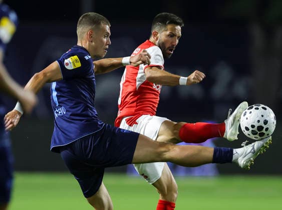 Zeleznicar v Braga- UEFA Conference League Season 2026 2027 Joao Moutinho (R) of Braga competes for the ball against Kristian Sekularac of Zeleznicar during the UEFA Conference League Season 2026 2027 Second qualifying round 1st leg match between FK Zeleznicar Pancevo and FC Braga at stadium SC Mladost on July 22, 2026 in Pancevo, Serbia. Pancevo Serbia Copyright: xSrdjanxStevanovicx x