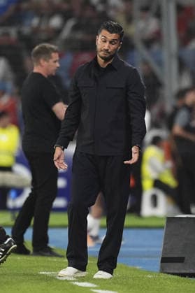 Basaksehir v Inter Turku - UEFA Conference League ISTANBUL, TURKIYE - JULY 22: Manager of Istanbul Basaksehir Nuri Sahin gives instructions to his players on the sideline during the first leg match of the UEFA Conference League second qualifying round against Inter Turku at Basaksehir Fatih Terim Stadium in Istanbul, Turkiye on July 22, 2026. Bunyamin Celik Anadolu Istanbul Turkey. Editorial use only. Please get in touch for any other usage.  Copyright: x2026xAnadoluxBunyaminxCelikx