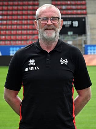 22.07.2026, xjhx, Fussball 3.Liga, SV Wehen Wiesbaden Porträttermin 2026 2027, Fototermin Saison 2026 27 v.l. Geschäftsführer Uwe Stöver (SV Wehen Wiesbaden) Wiesbaden *** July 22, 2026, xjhx, Soccer 3rd Division, SV Wehen Wiesbaden Photo Shoot 2026–2027, Photo Session for the 2026–27 Season, from left: Managing Director Uwe Stöver, SV Wehen Wiesbaden, Wiesbaden