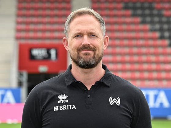 22.07.2026, xjhx, Fussball 3.Liga, SV Wehen Wiesbaden Porträttermin 2026 2027, Fototermin Saison 2026 27 v.l. Wiesbaden *** July 22, 2026, xjhx, Soccer 3rd Division, SV Wehen Wiesbaden Photo Shoot 2026–2027, Photo Session for the 2026–27 Season, from left: Wiesbaden