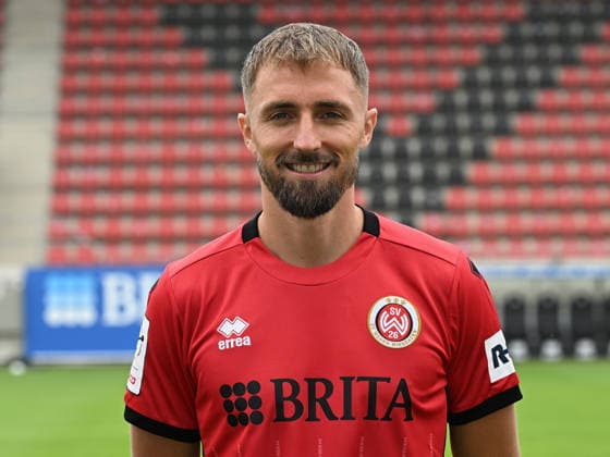 22.07.2026, xjhx, Fussball 3.Liga, SV Wehen Wiesbaden Porträttermin 2026 2027, Fototermin Saison 2026 27 v.l. Florian Hübner (SV Wehen Wiesbaden) Wiesbaden *** July 22, 2026, xjhx, Soccer 3rd Division, SV Wehen Wiesbaden Photo Shoot 2026–2027, Photo Session for the 2026–27 Season, from left: Florian Hübner, SV Wehen Wiesbaden, Wiesbaden