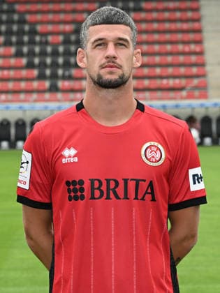 22.07.2026, xjhx, Fussball 3.Liga, SV Wehen Wiesbaden Porträttermin 2026 2027, Fototermin Saison 2026 27 v.l. Jordy Gillekens (SV Wehen Wiesbaden) Wiesbaden *** July 22, 2026, xjhx, Soccer 3rd Division, SV Wehen Wiesbaden Photo Shoot 2026–2027, Photo Session for the 2026–2027 Season, from left: Jordy Gillekens, SV Wehen Wiesbaden, Wiesbaden