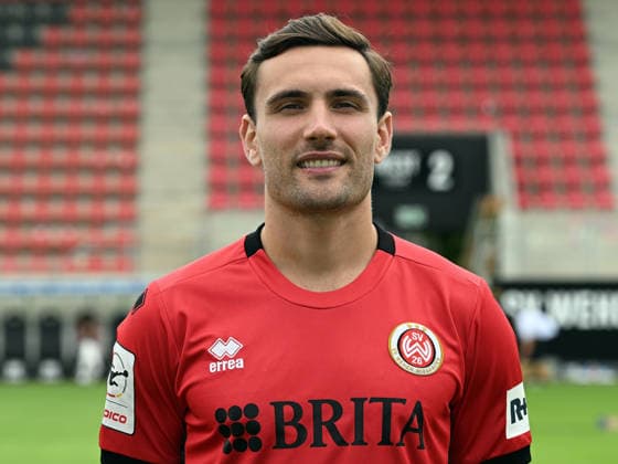 22.07.2026, xjhx, Fussball 3.Liga, SV Wehen Wiesbaden Porträttermin 2026 2027, Fototermin Saison 2026 27 v.l. David Suarez (SV Wehen Wiesbaden) Wiesbaden *** July 22, 2026, xjhx, Soccer 3rd Division, SV Wehen Wiesbaden Photo Shoot 2026–2027, Photo Session for the 2026–2027 Season, from left: David Suarez, SV Wehen Wiesbaden, Wiesbaden