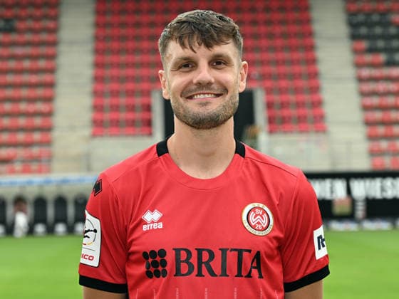 22.07.2026, xjhx, Fussball 3.Liga, SV Wehen Wiesbaden Porträttermin 2026 2027, Fototermin Saison 2026 27 v.l. Gino Fechner (SV Wehen Wiesbaden) Wiesbaden *** July 22, 2026, xjhx, Soccer 3rd Division, SV Wehen Wiesbaden Photo Shoot 2026–2027, Photo Session for the 2026–2027 Season, from left: Gino Fechner, SV Wehen Wiesbaden, Wiesbaden