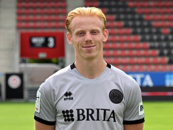 22.07.2026, xjhx, Fussball 3.Liga, SV Wehen Wiesbaden Porträttermin 2026 2027, Fototermin Saison 2026 27 v.l. Finn Ludwig (SV Wehen Wiesbaden) Wiesbaden *** July 22, 2026, xjhx, Soccer 3rd Division, SV Wehen Wiesbaden Photo Shoot 2026–2027, Photo Session for the 2026–2027 Season, from left: Finn Ludwig, SV Wehen Wiesbaden, Wiesbaden