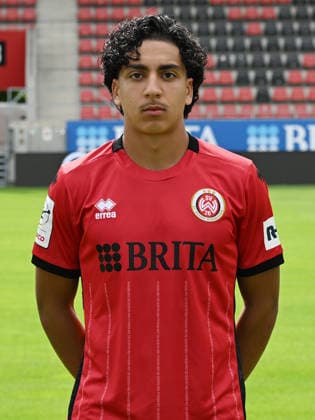 22.07.2026, xjhx, Fussball 3.Liga, SV Wehen Wiesbaden Porträttermin 2026 2027, Fototermin Saison 2026 27 v.l. Ibrahim Ati Allah (SV Wehen Wiesbaden) Wiesbaden *** July 22, 2026, xjhx, Soccer 3rd Division, SV Wehen Wiesbaden Photo Shoot 2026–2027, Photo Session for the 2026–2027 Season, from left: Ibrahim Ati Allah, SV Wehen Wiesbaden, Wiesbaden