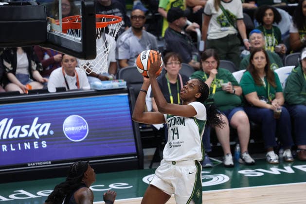 July 22, 2026, Seattle, Washington, USA: Seattle Storm center DOMINIQUE MALONGA (14) attempts a field goal in the third quarter of the WNBA, Basketball Damen, USA match between the Seattle Storm and Minnesota Lynx at Climate Pledge Arena in Seattle. WNBA 2026: Minnesota 86:76 Seattle  - ZUMAd218 20260722_zsp_d218_005 Copyright: xRichardxDizonx