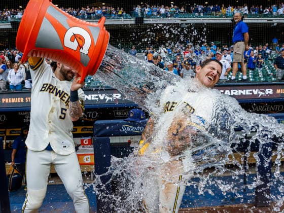 Milwaukee Brewers third baseman Joey Ortiz (R) gets a bath from Milwaukee Brewers center fielder Garrett Mitchell (L) after the final out in the ninth inning of the MLB, Baseball Herren, USA game between the New York Mets and the Milwaukee Brewers at American Family Field in Milwaukee, Wisconsin on Wednesday July 22, 2026. The Berewers defeated the Mets 4-3.  MIL20260722837 TANNENxMAURY
