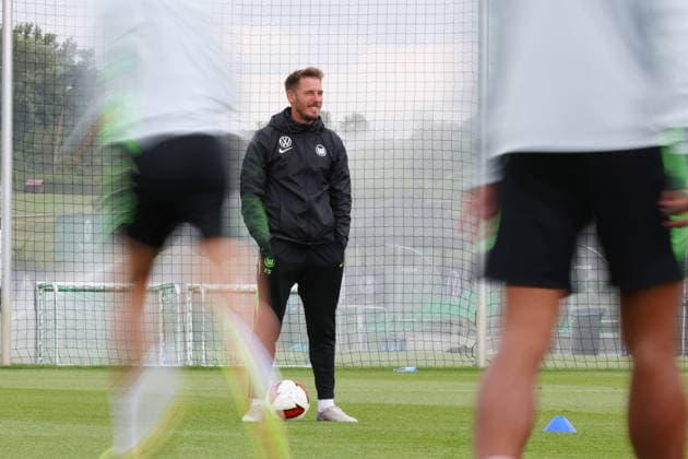 VfL Trainingslager, Weimarer Land Blankenhain, 22.07.2026, Fußball, Herren, Saison 2026 2027, 2. BL, VfL Wolfsburg, Sommer-Trainingslager: Tag 4. Cheftrainer Tobias Strobl (VfL Wolfsburg) Weimarer Land, Thüringen Deutschland *** VfL Training Camp, Weimarer Land Blankenhain, July 22, 2026, Soccer, Men s, 2026–2027 Season, 2. Bundesliga, VfL Wolfsburg, Summer Training Camp Day 4, Head Coach Tobias Strobl, VfL Wolfsburg, Weimarer Land, Thuringia, Germany