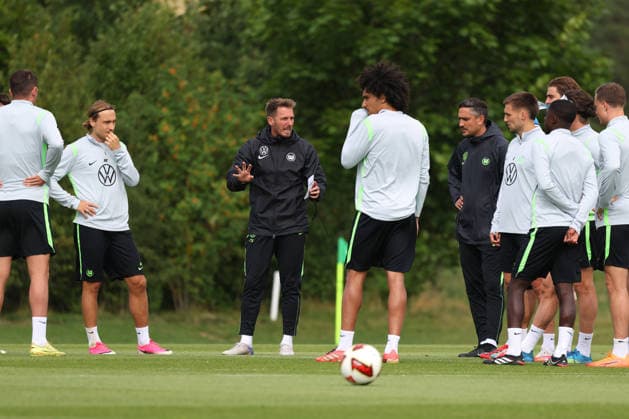 VfL Trainingslager, Weimarer Land Blankenhain, 22.07.2026, Fußball, Herren, Saison 2026 2027, 2. BL, VfL Wolfsburg, Sommer-Trainingslager: Tag 4. , Cheftrainer Tobias Strobl (VfL Wolfsburg) Weimarer Land, Thüringen Deutschland *** VfL Training Camp, Weimarer Land Blankenhain, July 22, 2026, Soccer, Men s, 2026–2027 Season, 2. Bundesliga, VfL Wolfsburg, Summer Training Camp Day 4, Head Coach Tobias Strobl, VfL Wolfsburg, Weimarer Land, Thuringia, Germany