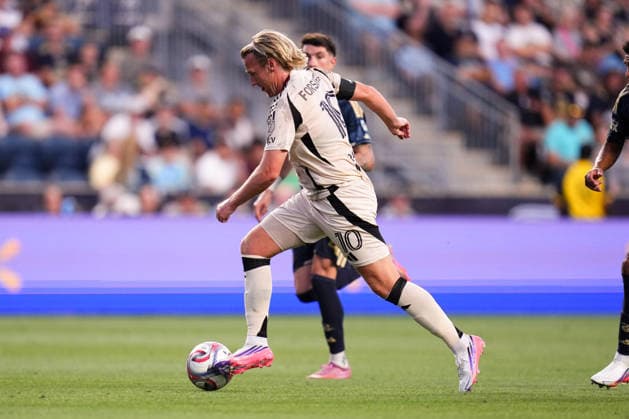 July 22, 2026: Red Bull New York Midfielder Emil Forsberg (10) controls the ball during the first half of an MLS, Fussball Herren, USA match against the Philadelphia Union at Subaru Park in Chester, Pennsylvania. CSM MLS 2026: Union Vs Red Bull JUL 22  - ZUMAc04_ 20260722_zma_c04_001 Copyright: xKylexRoddenx