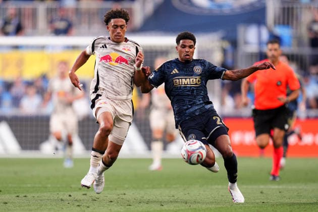 July 22, 2026: Philadelphia Union Defender Nathan Harriel (26) and Red Bull New York Forward Julian Hall (16) battle for the ball during the first half of an MLS, Fussball Herren, USA match at Subaru Park in Chester, Pennsylvania. CSM MLS 2026: Union Vs Red Bull JUL 22  - ZUMAc04_ 20260722_zma_c04_013 Copyright: xKylexRoddenx