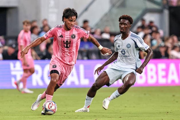 July 22, 2026, Miami, Florida, USA: Telasco Segovia (8) of Inter Miami CF controls a ball during a MLS, Fussball Herren, USA match between Inter Miami CF and Chicago Fire FC Soccer 2026: Inter Miami 3:2 Chicago Fire.  - ZUMAa257 20260722_zsp_a257_010 Copyright: xChrisxArjoonx