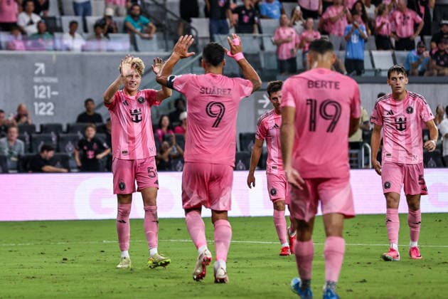 July 22, 2026, Miami, Florida, USA: Preston Plambeck (59) of Inter Miami CF celebrates a goal with Luis Suarez (9) of Inter Miami CF during a MLS, Fussball Herren, USA match between Inter Miami CF and Chicago Fire FC Soccer 2026: Inter Miami 3:2 Chicago Fire.  - ZUMAa257 20260722_zsp_a257_020 Copyright: xChrisxArjoonx