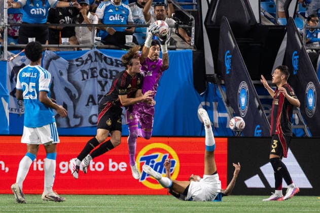 July 22, 2026: Atlanta United goalkeeper Lucas Hoyos (1) grabs the ball against the Charlotte FC during the second half of the Major League Soccer match up at Bank of America Stadium in Charlotte, NC. ( CSM) MLS, Fussball Herren, USA 2026: Atlanta United At Charlotte FC Jul 22  - ZUMAc04_ 20260722_zma_c04_082 Copyright: xScottxKinserx