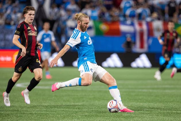 July 22, 2026: Charlotte FC defense Tim Ream (3) passes the ball during the second half against the Atlanta United in the Major League Soccer match up at Bank of America Stadium in Charlotte, NC. ( CSM) MLS, Fussball Herren, USA 2026: Atlanta United At Charlotte FC Jul 22  - ZUMAc04_ 20260722_zma_c04_084 Copyright: xScottxKinserx