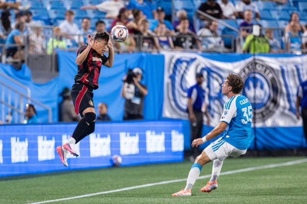 July 22, 2026: Atlanta United midfield Cooper Sanchez (48) heads the ball back in bounds against Charlotte FC defense Will Cleary (35) during the first half of the Major League Soccer match up at Bank of America Stadium in Charlotte, NC. ( CSM) MLS, Fussball Herren, USA 2026: Atlanta United At Charlotte FC Jul 22  - ZUMAc04_ 20260722_zma_c04_096 Copyright: xScottxKinserx