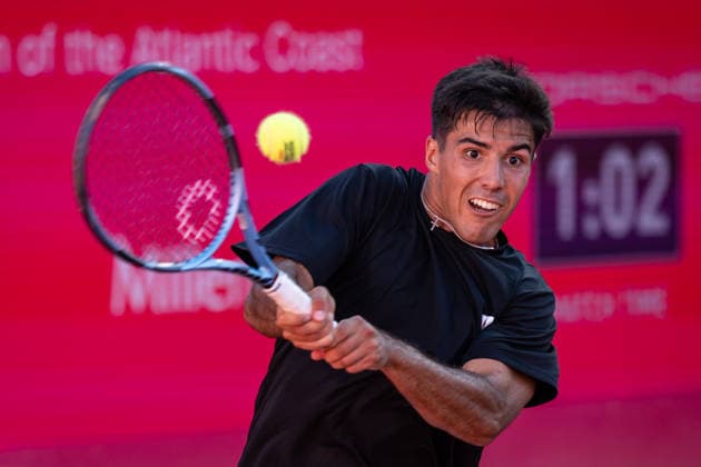 Millennium Estoril Open 2026 at Clube de Tenis do Estoril in Cascais, Portugal - 22 JULY 2026. Tiago Torres of Portugal seen in action during the tennis match between Tiago Torres of Portugal and Alejandro Tabilo of Chile ( not in view) during the Millennium Estoril Open 2026 at Clube de Tenis do Estoril. Alexander Blocky won 3-6, 6-4, 7-6 Cascais Portugal Copyright: xHenriquexCasinhasx xSOPAxImagesx HCASINHAS_22072026_ESTORILOPEN_ATP250_035