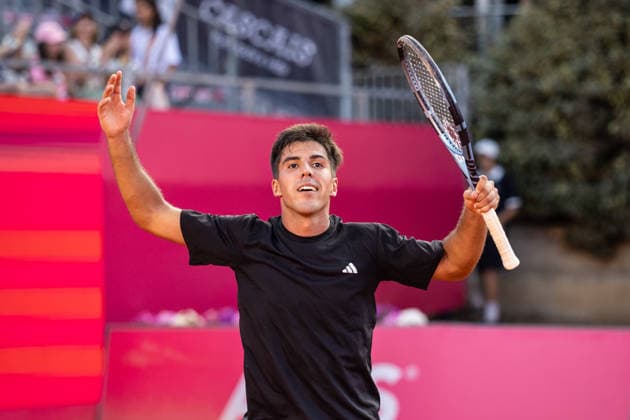 Millennium Estoril Open 2026 at Clube de Tenis do Estoril in Cascais, Portugal - 22 JULY 2026. Tiago Torres of Portugal seen in action during the tennis match between Tiago Torres of Portugal and Alejandro Tabilo of Chile ( not in view) during the Millennium Estoril Open 2026 at Clube de Tenis do Estoril. Alexander Blocky won 3-6, 6-4, 7-6 Cascais Portugal Copyright: xHenriquexCasinhasx xSOPAxImagesx HCASINHAS_22072026_ESTORILOPEN_ATP250_041