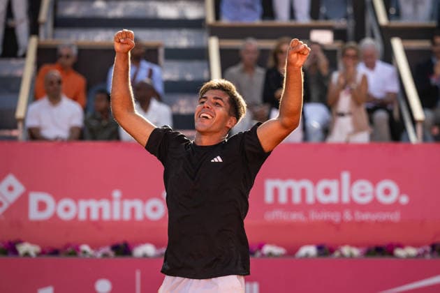 Millennium Estoril Open 2026 at Clube de Tenis do Estoril in Cascais, Portugal - 22 JULY 2026. Tiago Torres of Portugal seen in action during the tennis match between Tiago Torres of Portugal and Alejandro Tabilo of Chile ( not in view) during the Millennium Estoril Open 2026 at Clube de Tenis do Estoril. Alexander Blocky won 3-6, 6-4, 7-6 Cascais Portugal Copyright: xHenriquexCasinhasx xSOPAxImagesx HCASINHAS_22072026_ESTORILOPEN_ATP250_042