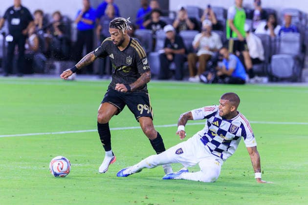 July 22, 2026, Los Angeles, California, USA: Denis Bouanga 99 of the Los Angeles Football Club passes DeAndre Yedlin 2 of Real Salt Lake and scores a goal during their regular season MLS, Fussball Herren, USA game on Wednesday July 22, 2026 at the BMO Stadium in Los Angeles, California. ARIANA RUIZ PI LAFC Vs. Real Salt Lake  - ZUMAp124 20260722_zaa_p124_010 Copyright: xArianaxRuizx