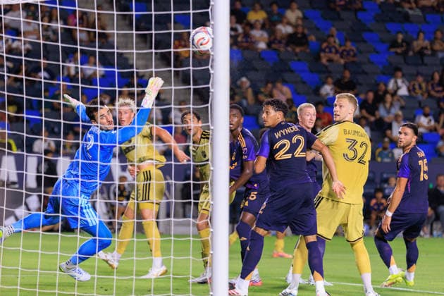July 22, 2026, Carson, California, USA: Goalkeeper, JT Marcinkowski 12 of the LA Galaxy is unable to stop a shot into goal by Lukas MacNaughton 5 of the St. Louis City SC during a regular season MLS, Fussball Herren, USA match on Wednesday July 22, 2026 at Dignity Health Sports Park Stadium in Carson, California. JAVIER ROJAS PI LA Galaxy Vs. St. Louis City FC  - ZUMAp124 20260722_zaa_p124_011 Copyright: xJavierxRojasx
