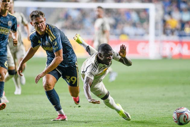 July 22, 2026, Chester, Pennsylvania, United States: Philadelphia UnionÃ¢â‚¬â ¢s FRANKIE WESTFIELD (39) fights for the ball with New York Red Bulls OMAR VALENCIA (5) during the match at Subaru Park in Chester PA Soccer 2026: Philadelphia Union 3:1 NY Red Bulls  - ZUMArf1_ 20260722_zaf_rf1_013 Copyright: xRickyxFitchettx