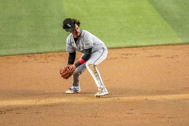July 22, 2026, Arlington, Texas, USA: Chicago White Sox third baseman MIGUEL VARGAS (20) fields a ground ball against the Texas Rangers and throws the runner out at first base at Globe Life Field. White Sox win 4-2. MLB, Baseball Herren, USA 2026: White Sox 4:2 Rangers  - ZUMAf180 20260722_zsp_f180_010 Copyright: xMarkxFannx