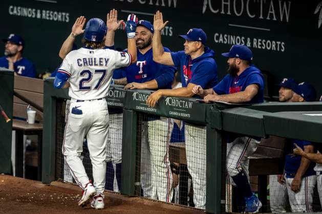 July 22, 2026, Arlington, Texas, USA: The Texas Rangers in the dugout congratulates Texas Rangers center fielder CAM CAULEY (27) on a home run against the Chicago White Sox at Globe Life Field. White Sox win 4-2. MLB, Baseball Herren, USA 2026: White Sox 4:2 Rangers  - ZUMAf180 20260722_zsp_f180_013 Copyright: xMarkxFannx
