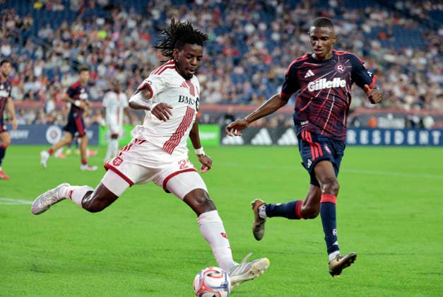 FOXBOROUGH, MA - JULY 22: Deandre Kerr 29 of the Toronto FC clears the ball from Mamadou Fofana 2 of the New England Revolution during a match between the New England Revolution and Toronto FC on July 22, 2026 at Gillette Stadium in Boston, Massachusetts. (Photo by Fred Kfoury III Icon Sportswire) SOCCER: JUL 22 MLS, Fussball Herren, USA New England Revolution vs Toronto FC EDITORIAL USE ONLY Icon482260722022