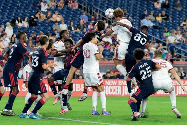 FOXBOROUGH, MA - JULY 22: Josh Sargent 9 of the Toronto FC gets his head on a corner kick during a match between the New England Revolution and Toronto FC on July 22, 2026 at Gillette Stadium in Boston, Massachusetts. (Photo by Fred Kfoury III Icon Sportswire) SOCCER: JUL 22 MLS, Fussball Herren, USA New England Revolution vs Toronto FC EDITORIAL USE ONLY Icon482260722032