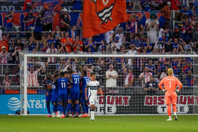 July 22, 2026, Cincinnati, Ohio, USA: Vancouver Whitecaps goalkeeper Yohei Takaoka (1) looks on as FC Cincinnati score their third goal in a row giving them a 4-2 lead during an MLS, Fussball Herren, USA game at TQL Stadium Soccer 2026:FC Cincinnati V Vancouver Whitecaps  - ZUMAt168 20260722_zsp_t168_046 Copyright: xTrentxPattersonx