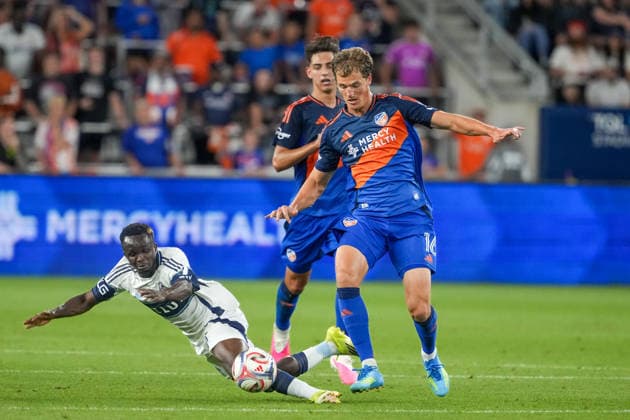 July 22, 2026, Cincinnati, Ohio, USA: FC Cincinnati offense Tom Barlow (16) and Vancouver Whitecaps forward Cheikh Tidiane Sabaly (7) go shoulder to shoulder trying to win the ball during an MLS, Fussball Herren, USA game at TQL Stadium Soccer 2026:FC Cincinnati V Vancouver Whitecaps  - ZUMAt168 20260722_zsp_t168_049 Copyright: xTrentxPattersonx