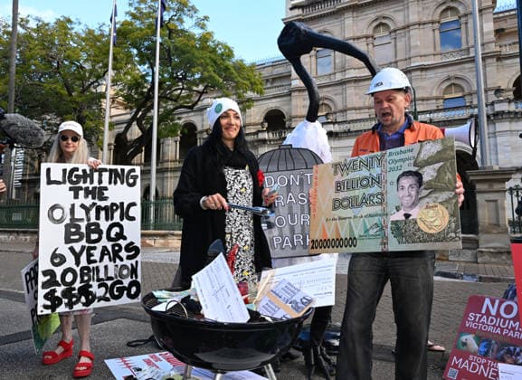 OLYMPICS MONEY BURNING 2032 BBQ, Protestors against the 2032 Brisbane Olympics are seen during a Olympics Money Burning BBQ protest that marks 6 years until the Brisbane 2032 Olympics, at Queensland Parliament House, in Brisbane, Thursday, July 23, 2026. ( NO ARCHIVING BRISBANE QUEENSLAND AUSTRALIA  Copyright: xDARRENxENGLANDx 20260723145927192541