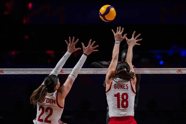 Turkiye v Canada - 2026 FIVB Volleyball Nations League MACAU, CHINA - JULY 23: Zehra Gunes (18) and Ilkin Aydin (22) of Turkiye in action during the 2026 FIVB Volleyball Nations League (VNL) quarterfinal match between Turkiye and Canada at the East Asian Games Dome in Macau, China, on July 23, 2026. Dilara Irem Sancar Anadolu Macau China. Editorial use only. Please get in touch for any other usage.  Copyright: x2026xAnadoluxDilaraxIremxSancarx