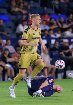 July 22, 2026, Carson, California, USA: Marco Reus 18 of the LA Galaxy goes down after a clash with Timo Baumgartl 32 of the St. Louis City SC during a regular season MLS, Fussball Herren, USA match on Wednesday July 22, 2026 at Dignity Health Sports Park Stadium in Carson, California. LA Galaxy loses to St. Louis City FC, 1-3. JAVIER ROJAS PI LA Galaxy Vs. St. Louis City FC  - ZUMAp124 20260722_zaa_p124_055 Copyright: xJavierxRojasx