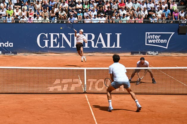 TENNIS - ATP, Tennis Herren Generali Open 2026 KITZBUEHEL,AUSTRIA,23.JUL.26 - TENNIS - ATP World Tour, Generali Open. Image shows Lukas Neumayer (AUT), Pierre Hugues Herbert (FRA) and Joel Schwaerzler (AUT).  GEPAxpictures xDanielxSchoenherr