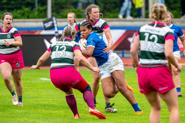 SC Neuenheim (blau) gegen Münster Tourists (pink): 40:17 - Gruppenphase Damen Gruppe A Spiel 1 - 7er Rugby - Die Finals 2026 (23.07.2026, Hannover Erika-Fisch-Stadion (Hannover, GER), *** SC Neuenheim (blue) vs. Münster Tourists (pink) 40–17 Women’s Group Stage, Group A, Match 1, 7s Rugby, The Finals 2026, July 23, 2026, Erika Fisch Stadium, Hanover, GER, Copyright: xJanxGuentherx