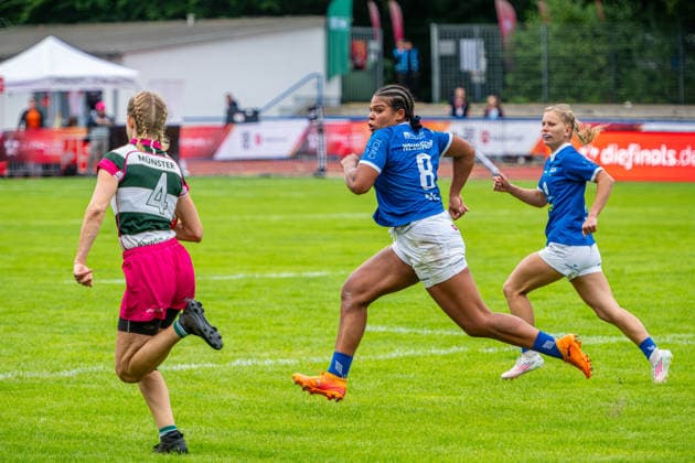 SC Neuenheim (blau) gegen Münster Tourists (pink): 40:17 - Gruppenphase Damen Gruppe A Spiel 1 - 7er Rugby - Die Finals 2026 (23.07.2026, Hannover Erika-Fisch-Stadion (Hannover, GER), *** SC Neuenheim (blue) vs. Münster Tourists (pink) 40–17 Women’s Group Stage, Group A, Match 1, 7s Rugby, The Finals 2026, July 23, 2026, Erika Fisch Stadium, Hanover, GER, Copyright: xJanxGuentherx