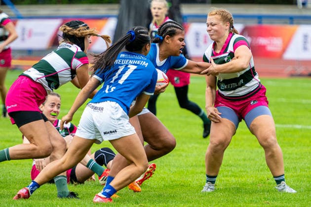 SC Neuenheim (blau) gegen Münster Tourists (pink): 40:17 - Gruppenphase Damen Gruppe A Spiel 1 - 7er Rugby - Die Finals 2026 (23.07.2026, Hannover Erika-Fisch-Stadion (Hannover, GER), *** SC Neuenheim (blue) vs. Münster Tourists (pink) 40–17 Women’s Group Stage, Group A, Match 1, 7s Rugby, The Finals 2026, July 23, 2026, Erika Fisch Stadium, Hanover, GER, Copyright: xJanxGuentherx