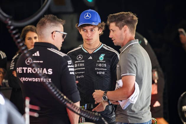 F1 - HUNGARIAN GRAND PRIX 2026 KIMI ANTONELLI Andrea (ita), Mercedes AMG F1 Team W16, portrait BONNINGTON Peter, Race engineer of Mercedes AMG F1 Team, portrait Casey Stoner, former Moto GP rider during the Formula 1 Hungarian Grand Prix 2026, 11th round of the 2026 Formula One World Championship, WM, Weltmeisterschaft from July 24 to 26, 2026 on the Hungaroring, in Mogyorod near Budapest, Hungary - MogyorodHungary  Copyright: xXavixBonillax