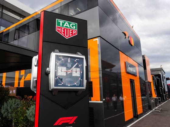 Das Motorhome von McLaren Formula 1 Team, davor Werbung von Tag Heuer, HUN, Formel 1 Weltmeisterschaft, Grosser Preis von Ungarn, Hungaroring, Media Day, Saison 2026, 23.07.2026, HUN, Formel 1 Weltmeisterschaft, Grosser Preis von Ungarn, Hungaroring, Media Day, Saison 2026, 23.07.2026 Mogyorod *** The McLaren Formula 1 Team s motorhome, with Tag Heuer advertising in the foreground, HUN, Formula 1 World Championship, Hungarian Grand Prix, Hungaroring, Media Day, 2026 season, July 23, 2026, HUN, Formula 1 World Championship, Hungarian Grand Prix, Hungaroring, Media Day, 2026 season, July 23, 2026, Mogyorod Copyright: xEibner-Pressefoto FlorianxSchustx EP_FSU