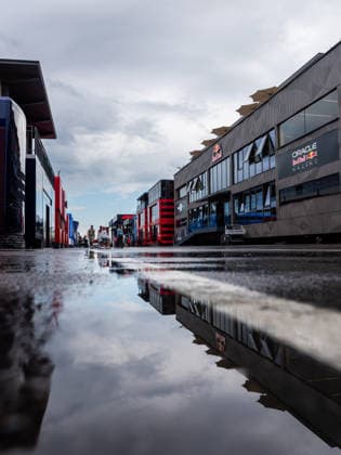 Pfuetzen im Fahrerlager von Budapest, HUN, Formel 1 Weltmeisterschaft, Grosser Preis von Ungarn, Hungaroring, Media Day, Saison 2026, 23.07.2026, HUN, Formel 1 Weltmeisterschaft, Grosser Preis von Ungarn, Hungaroring, Media Day, Saison 2026, 23.07.2026 Mogyorod *** Puddles in the paddock at Budapest, HUN, Formula 1 World Championship, Hungarian Grand Prix, Hungaroring, Media Day, 2026 season, July 23, 2026, HUN, Formula 1 World Championship, Hungarian Grand Prix, Hungaroring, Media Day, 2026 Season, July 23, 2026, Mogyorod Copyright: xEibner-Pressefoto FlorianxSchustx EP_FSU