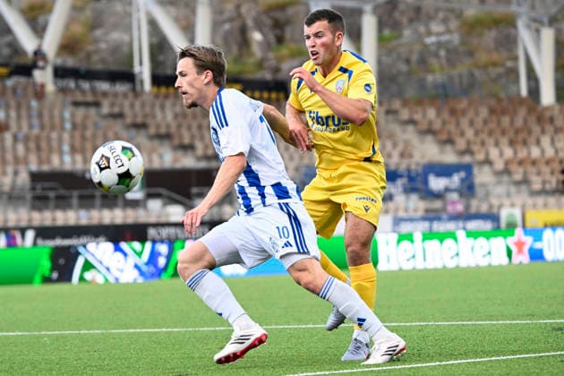 LKS 20260723 Lucas Lingman of HJK (L) and Dylan Boyle of Coleraine during UEFA Conference League match HJK - Coleraine in Helsinki, Finland on July 23, 2026. - MIKKO STIG Helsinki Finland hxgmYvRrYkY  Copyright: xMikkoxStigx hxgmYvRrYkY