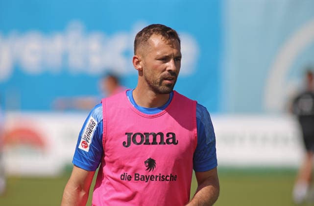 Fussball, Herren, Regionalliga Bayern, Saison 2026 2027, TSV 1860 München, Training Felix Weber (TSV 1860 München) Kopf, Oberkörper beim Training mit Leibchen *** Soccer, Men s, Bavarian Regional League, 2026–2027 Season, TSV 1860 Munich, Training: Felix Weber of TSV 1860 Munich, head and upper body during training while wearing a bib