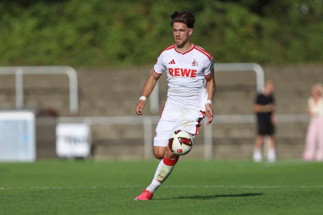 Jan Thielmann (1. FC Köln) in Aktion, am Ball, Einzelaktion waehrend des Testspiels zwischen 1. FC Köln und SV Bergisch Gladbach 09, Belkaw Arena am 23. July 2026 in Bergisch Gladbach, Deutschland. (Foto von Oliver Kaelke DeFodi Images) +++ Jan Thielmann (1. FC Köln) controls the ball during the friendly match between 1. FC Köln and SV Bergisch Gladbach 09 at Belkaw Arena on July 23, 2026 in Bergisch Gladbach, Germany. (Photo by Oliver Kaelke DeFodi Images) (Photo by Oliver Kaelke DeFodi Images) - *** Jan Thielmann of 1 FC Köln in action, on the ball, making a solo run during the friendly match between 1 FC Köln and SV Bergisch Gladbach 09 at Belkaw Arena on July 23, 2026, in Bergisch Gladbach, Germany Photo by Oliver Kaelke DeFodi Images Jan Thielmann of 1 FC Köln controls the ball during the friendly match between 1 FC Köln and SV Bergisch Gladbach 09 at Belkaw Arena on July 23, 2026 in Bergisch Gladbach, Germany Photo by Oliver Kaelke DeFodi Images Photo by Oliver Kaelke DeFodi Images