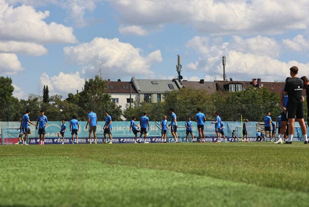 Fussball, Herren, Regionalliga Bayern, Saison 2026 2027, TSV 1860 München, Training Die Mannschaft des TSV 1860 München beim Training auf dem Trainingsplatz *** Soccer, Men s, Bavarian Regional League, 2026–2027 Season, TSV 1860 Munich, Practice: The TSV 1860 Munich team during practice on the training field