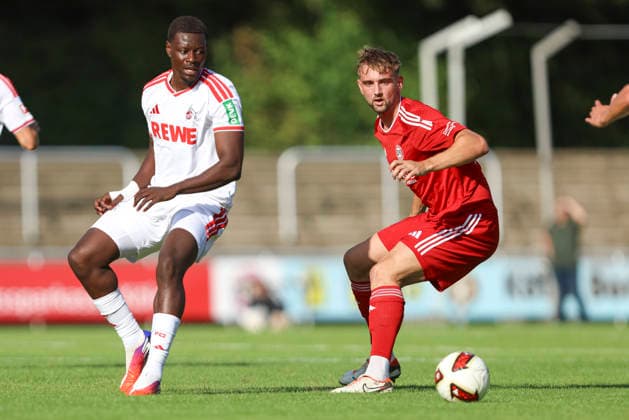 Ragnar Ache (1. FC Köln) und Mathias Hülsenbusch (SV Bergisch Gladbach 09) im Zweikampf waehrend des Testspiels zwischen 1. FC Köln und SV Bergisch Gladbach 09, Belkaw Arena am 23. July 2026 in Bergisch Gladbach, Deutschland. (Foto von Oliver Kaelke DeFodi Images) +++ Ragnar Ache (1. FC Köln) und Mathias Hülsenbusch (SV Bergisch Gladbach 09) battle for the ball during the friendly match between 1. FC Köln and SV Bergisch Gladbach 09 at Belkaw Arena on July 23, 2026 in Bergisch Gladbach, Germany. (Photo by Oliver Kaelke DeFodi Images) (Photo by Oliver Kaelke DeFodi Images) - *** Ragnar Ache of 1 FC Köln and Mathias Hülsenbusch of SV Bergisch Gladbach 09 battle for the ball during the friendly match between 1 FC Köln and SV Bergisch Gladbach 09 at Belkaw Arena on July 23, 2026, in Bergisch Gladbach, Germany Photo by Oliver Kaelke, DeFodi Images Ragnar Ache of 1 FC Köln and Mathias Hülsenbusch of SV Bergisch Gladbach 09 battle for the ball during the friendly match between 1 FC Köln and SV Bergisch Gladbach 09 at Belkaw Arena on July 23, 2026 in Bergisch Gladbach, Germany Photo by Oliver Kaelke, DeFodi Images Photo by Oliver Kaelke, DeFodi Images
