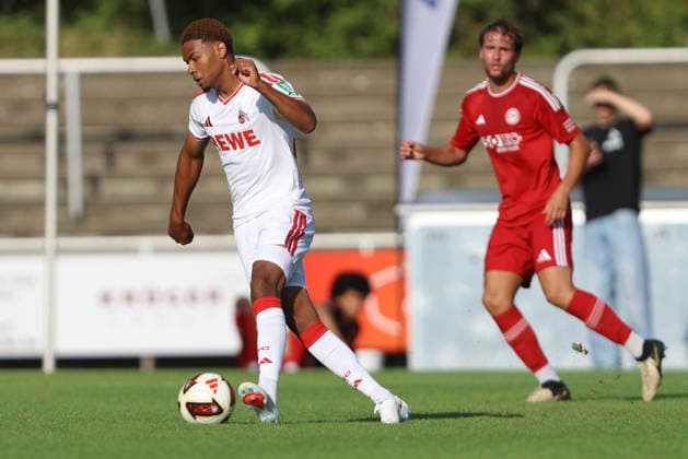 Maik Nelson Afri Akumu (1. FC Köln) in Aktion, am Ball, Einzelaktion waehrend des Testspiels zwischen 1. FC Köln und SV Bergisch Gladbach 09, Belkaw Arena am 23. July 2026 in Bergisch Gladbach, Deutschland. (Foto von Oliver Kaelke DeFodi Images) +++ Maik Nelson Afri Akumu (1. FC Köln) controls the ball during the friendly match between 1. FC Köln and SV Bergisch Gladbach 09 at Belkaw Arena on July 23, 2026 in Bergisch Gladbach, Germany. (Photo by Oliver Kaelke DeFodi Images) (Photo by Oliver Kaelke DeFodi Images) - *** Maik Nelson Afri Akumu of 1 FC Köln in action, on the ball, making a solo run during the friendly match between 1 FC Köln and SV Bergisch Gladbach 09 at Belkaw Arena on July 23, 2026, in Bergisch Gladbach, Germany Photo by Oliver Kaelke DeFodi Images Maik Nelson Afri Akumu of 1 FC Köln controls the ball during the friendly match between 1 FC Köln and SV Bergisch Gladbach 09 at Belkaw Arena on July 23, 2026 in Bergisch Gladbach, Germany Photo by Oliver Kaelke DeFodi Images Photo by Oliver Kaelke DeFodi Images